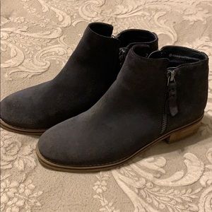 Blondo Waterproof Suede Booties Size 7.5